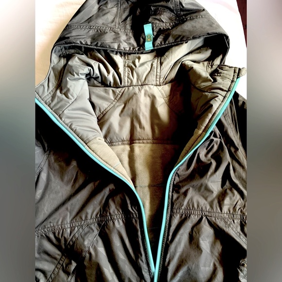 Ivivva reversible lightly insulated jacket - Picture 5 of 10